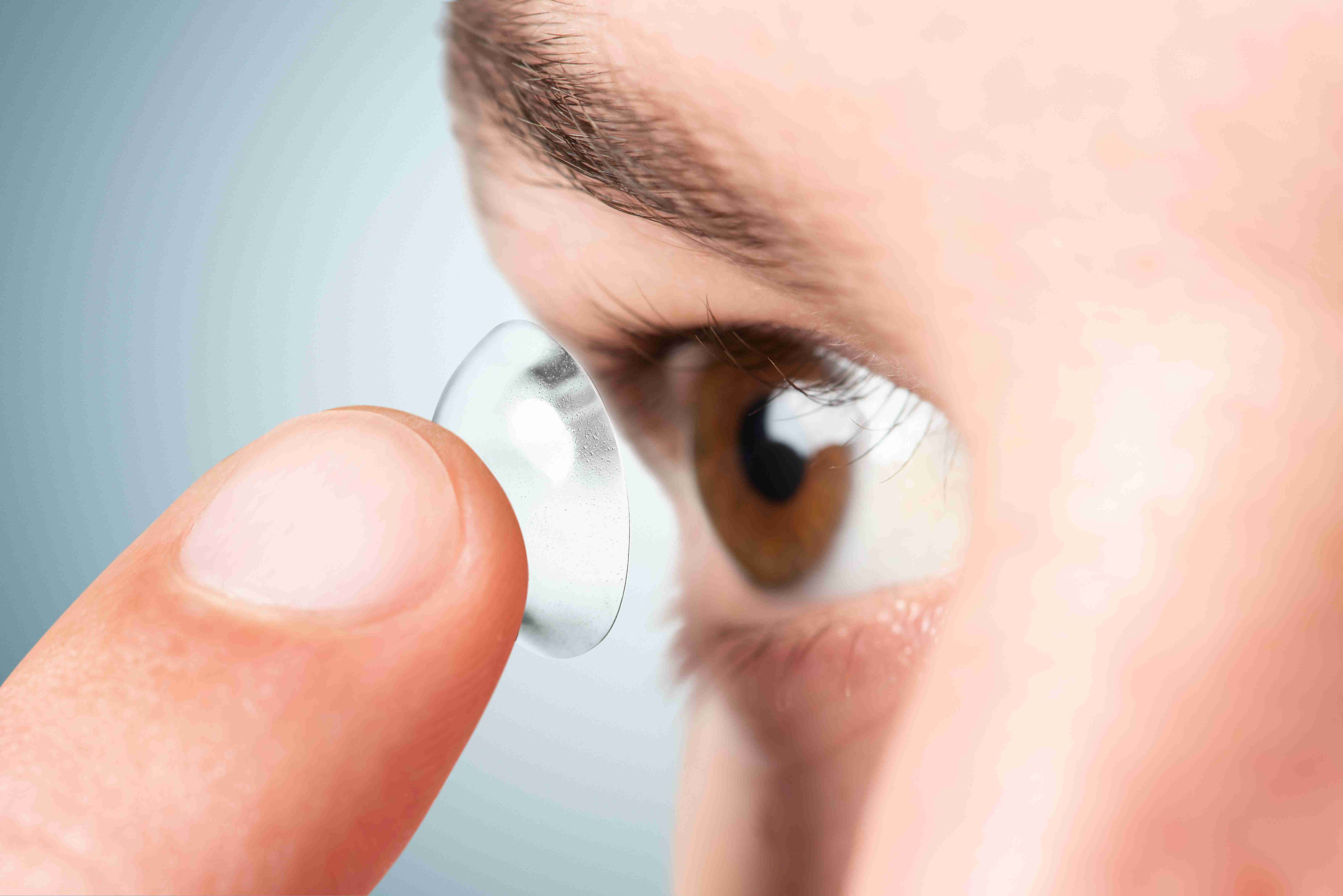man-applying-his-contact-lens_11zon.jpg